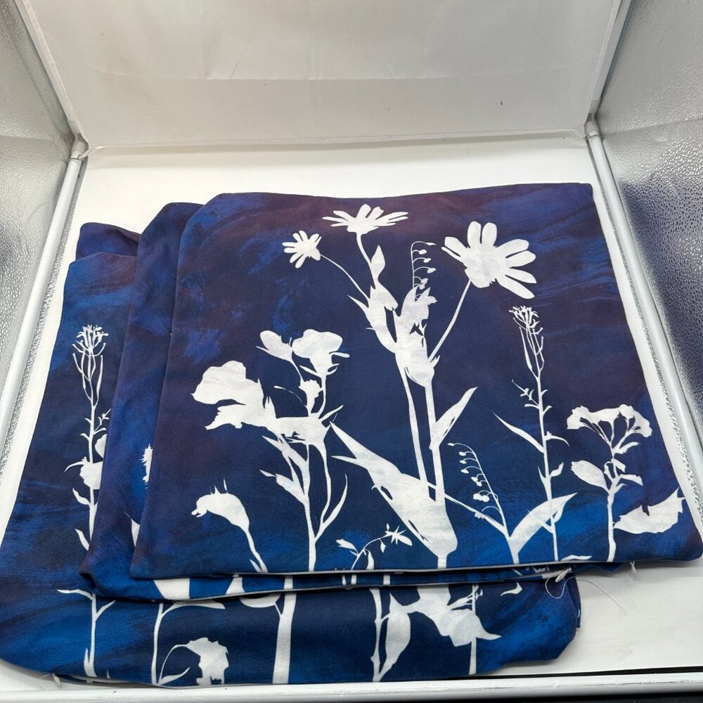 4 EUC Pillow Cover Blue White Flowers Floral 18" x 18" Square Zipper Closure KFT